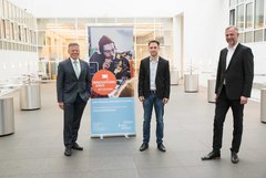 Gruppenfoto mit Landrat Hans-Jürgen Petrauschke, Terlatec-Geschäftsführer Lars Kretschmer und Kreisdirektor Dirk Brügge.