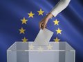 Europafahne mit Wahlurne