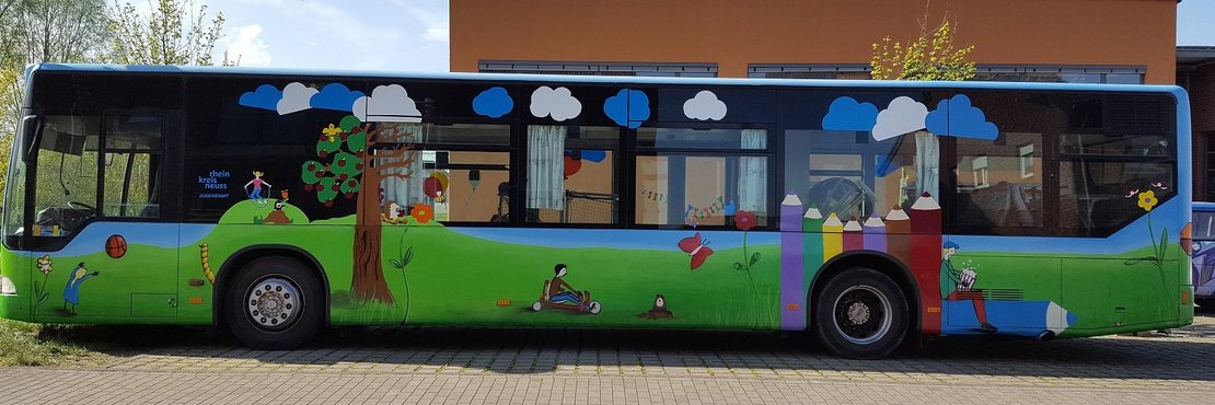 dekorativ, Foto des Spielbusses, bunter Linienbus