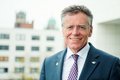 Landrat Hans-Jürgen Petrauschke lächelnd