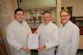 Top-Ergebnis für das Veterinär- und Lebensmittelüberwachungsamt des Rhein-Kreises Neuss (von links): Dr. Simon Eimer, Landrat Hans-Jürgen Petrauschke und Karsten Mankowsky.