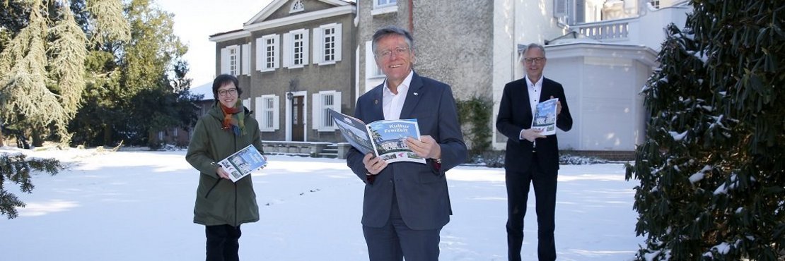 Landrat Hans-Jürgen Petrauschke, Kreisdirektor Dirk Brügge und Tourismusförderin Steffi Lorbeer