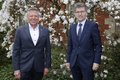 Landrat Hans-Jürgen Petrauschke und der neue Leitender Oberstaatsanwalt Dr. Martin Kreuels vor dem Ständehaus in Grevenbroich