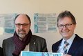 V.l.: Kreisgesundheitsamtsleiter Dr. Michael Dörr, Dr. Martin Köhne (Ärztlicher Direktor St. Alexius-/ St.-Josef-Krankenhaus und Kreisgesundheitsdezernent Karsten Mankowsky präsentieren die Ausstellung.