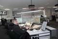 Blick in die Leitstelle des Rhein-Kreises Neuss: Hier gehen die Anrufe aus dem Kreis unter 112 ein.