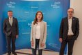Landrat Hans-Jürgen Petrauschke und Marcus Temburg mit Verena Tranzer