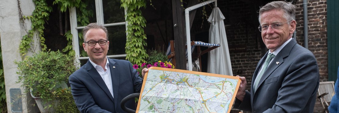 Landrat Hans-Jürgen Petrauschke und der Neusser Bürgermeister Reiner Breuer