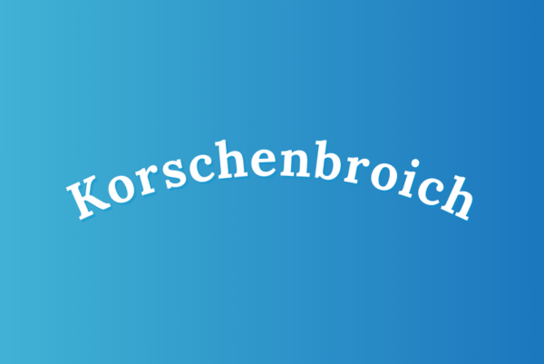 weißer Schriftzug "Korschenbroich" vor blauem Grund