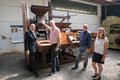 Gruppenfoto vor der restaurierten Getreidemühle: Kreiskulturdezernent Tillmann Lonnes, Jan Volkers, Ulrich Schneider und Kathrin Wappenschmidt.