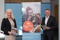 Landrat Hans-Jürgen Petrauschke und Anabel Derlam, Geschäftsführerin der Draw my Business GmbH aus Neuss