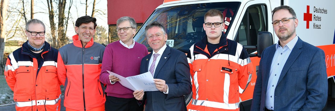 Lehrrettungswache für Notfallsanitäter in Rommerskirchen (von links): Lars Lindemann, Wachleiter Marcel Offermanns, DRK Geschäftsführer Marc Dietrich, Landrat Hans-Jürgen Petrauschke, Azubi der Rettungswache Peter Antheck und ärztl. Leiter des Rettungsdienst Marc Zellerhoff