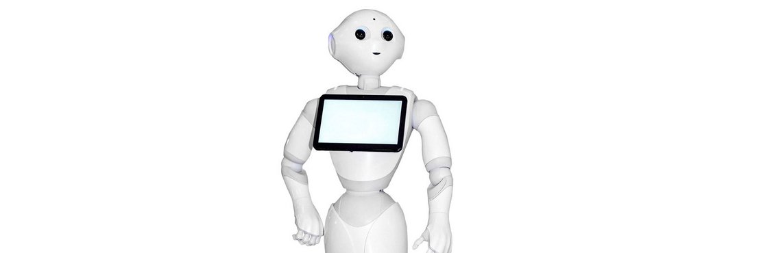 Symbolbild: Weißer Roboter mit Monitor auf der Brust