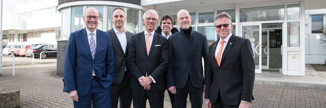 (von links): Neuss‘ Erster Beigeordneter Frank Gensler, Fabian Winkler, Thomas Belting, Markus Lezaun, Uwe Beyer und Landrat Hans-Jürgen Petrauschke.