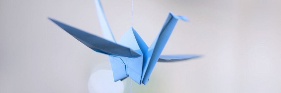 Ein blauer Origamikranich