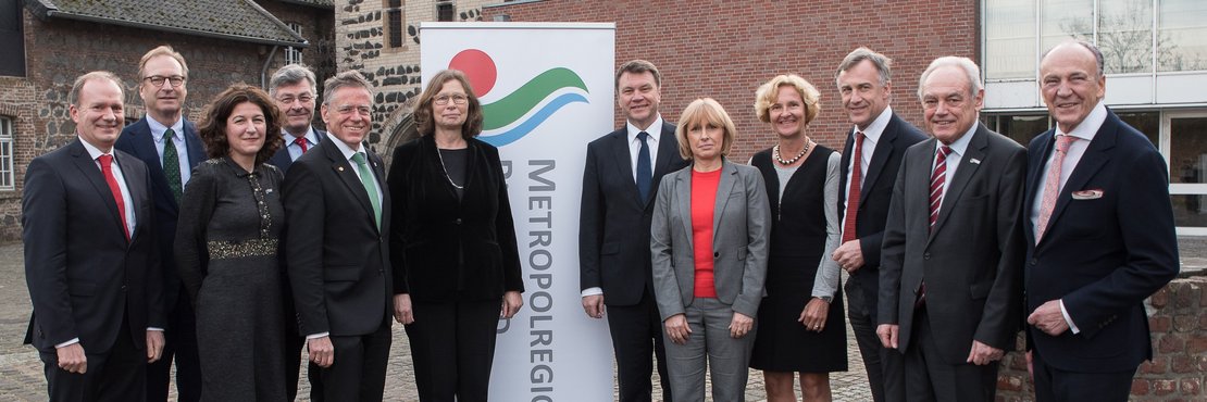 Das Kuratorium der Metropolregion Rheinland (v.l.n.r.): Michael Breuer, Paul Bauwens-Adenauer, Kirsten Jahn, Bernhard Conzen, Landrat Hans-Jürgen Petrauschke, Annemarie Lütkes, Thomas Schnlake, Ksenija Sakelsek, Christiane Fleischer, Dr. Karl Hans Arnold, Walter Schneeloch, Rolf Königs.