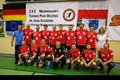 Handballteam in einer Sporthalle