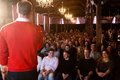 Großes Publikum: Bei den ersten drei „FuckUp Night“-Veranstaltungen im Rhein-Kreis Neuss lauschten hunderte Besucher Unternehmern, die vom Scheitern berichteten.