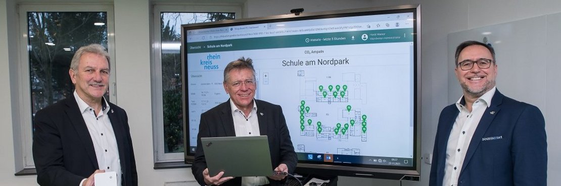 IT-Leiter Horst Weiner, Landrat Hans-Jürgen Petrauschke und IT-Dezernent Harald Vieten.