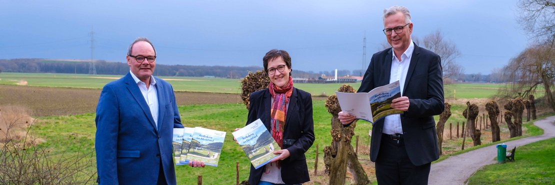  Robert Abts, Steffi Lorbeer und Kreisdirektor Dirk Brügge 