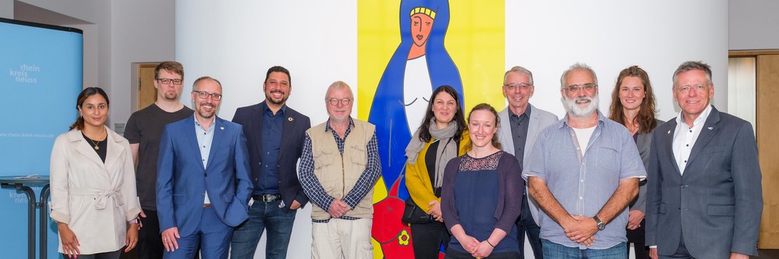 Gruppenfoto von Landrat Hans-Jürgen Petrauschke mit Teilnehmern des deutschen Netzwerktreffens