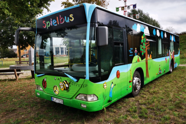 dekorativ, Der Spielbus im Jahr 2022