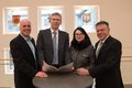 Bürgermeister Klaus Krützen, Elmar Hennecke, Birgit Schlick und Landrat Hans-Jürgen Petrauschke an einem Stehtisch