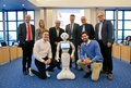 Personengruppe mit Roboter