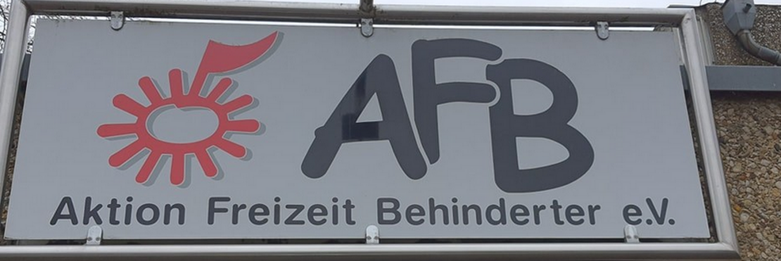 dekorativ, Schild der AFB Korschenbroich über der Eingangstüre