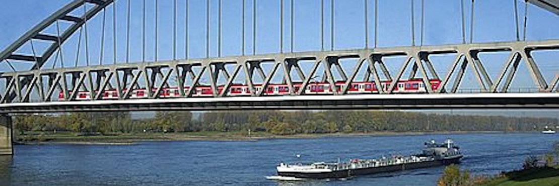 Eisenbahnbrücke in Neuss