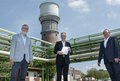 Jobst Wierich, Dirk Brügge und Robert Abts stehen vor den Gebäuden des Chemparks