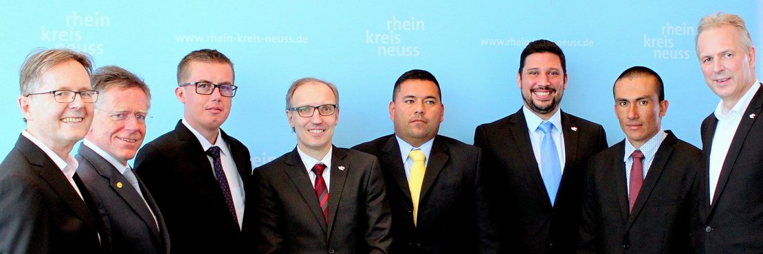 Die Repräsentanten des Rhein-Kreises Neuss und der neuen Klimapartnergemeinde Campohermoso in Kolumbien im Kreishaus Neuss. 