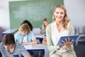 Einige Frauen in lernend in einem Klassenzimmer.