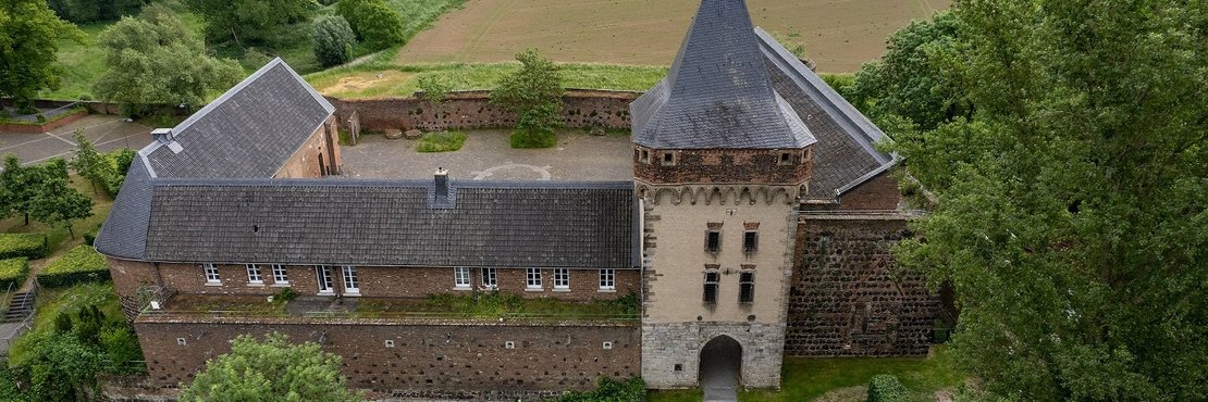 Luftaufnahme der Burg Friedestrom