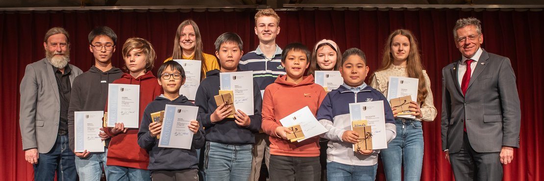 Gruppenfoto auf Bühne