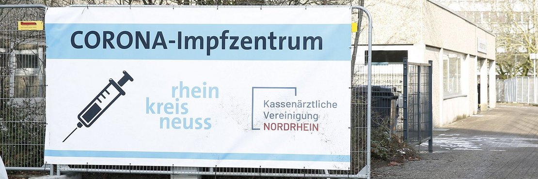 Bauzaunbanner: Corona-Impfzentrum