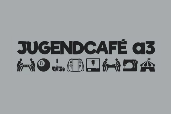 Logo des Jugendcafés a3 in Jüchen, Schriftzug "Jugendcafé a3" und darunter Spielekonsole, Nähmaschine etc.