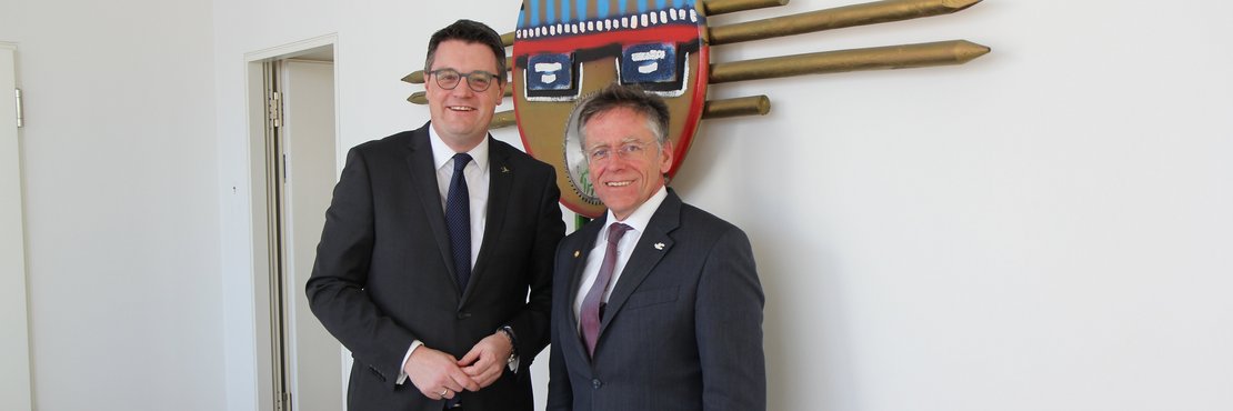 Städteregionsrat Grüttemeier und Landrat Petrauschke im Büro des Landrates in Neuss.