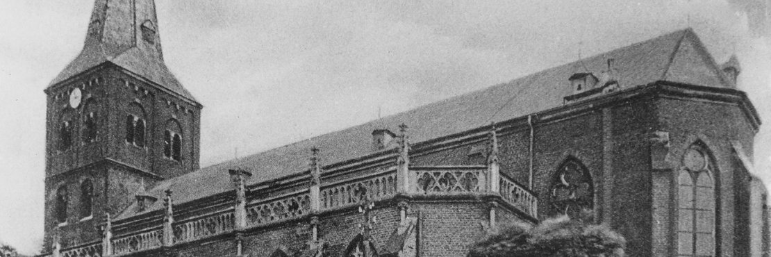 Außenansicht der katholischen Kirche St. Martinus in Nettesheim um 1910