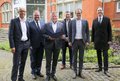 Bürgermeister Harald Zillikens (Jüchen), Bürgermeister Marc Venten (Korschenbroich), Landrat Hans-Jürgen Petrauschke, Erster Beigeordneter Frank Maatz (Meerbusch), Peer Kollecker, DFMG Deutsche Funkturm GmbH (Leiter Großstandorte und Virtuelles Portfolio) und Erster Beigeordneter Dr. Sebastian Semmler (Kaarst)