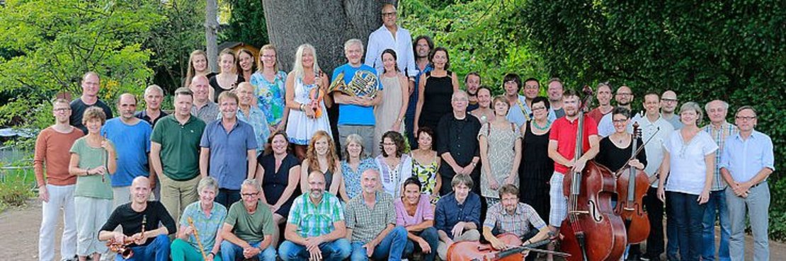 Ein Gruppenfoto aller Musikschullehrer