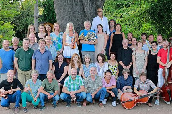 Ein Gruppenfoto aller Musikschullehrer