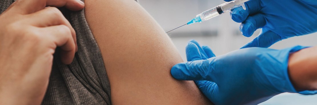 Symbolbild Schutzimpfung in Oberarm