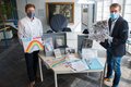 Dr. Stephen Schröder mit seinem Mitarbeiter Martin Lambertz 