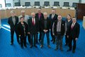 Landrat Hans-Jürgen Petrauschke, der Personalratsvorsitzende  Mario Broisch und Personalamtsleiter Jörg Arndt mit den Jubilaren.