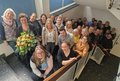 Gruppenfoto auf Treppe 