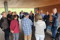 Foto von Markkleebergs Oberbürgermeister Karsten Schütze im Gespräch mit Landrat Hans-Jürgen Petrauschke, Dormagens Bürgermeister Erik Lierenfeld und den weiteren Mitgliedern der Delegation.