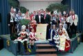 Gruppe kostümierter Personen