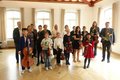 Gruppenfoto von Kindern mit Streichinstrumenten