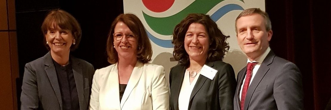 Metropolregion tagte in Neuss: die neue Vorsitzende Henriette Reker (links) mit dem ehemaligen Vorsitzenden Thomas Geisel (rechts) und der Geschäftsführung Kirsten Jahn und Ulla Thönnissen.