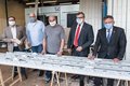 Landrat Hans-Jürgen Petrauschke, Harald Vieten und Jens Kotterba mit Edelbert Jansen